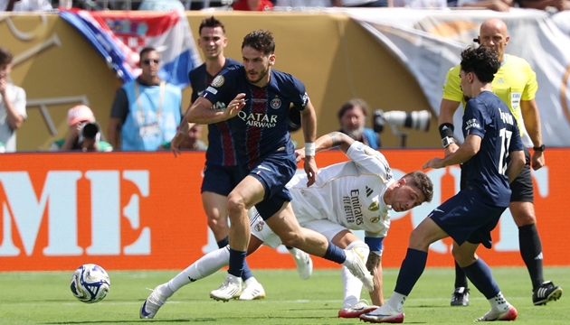 HLV Luis Enrique: PSG không nương tay trước Real Madrid, bảo vệ Xabi Alonso và ca ngợi tinh thần tập thể